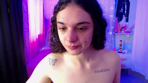 zoe_0111 online show from January 6, 3:19 pm