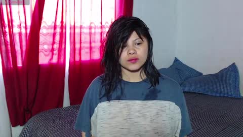 Snapshot of zoe_bronw chatting on December 19, 11:50 am Zoe Bronw online show from December 19, 11:50 am