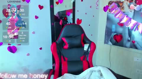 Z O E online show from March 8, 11:36 am