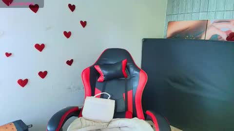 Z O E online show from February 21, 8:20 pm