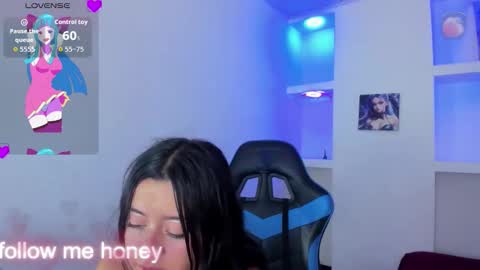 Z O E online show from January 13, 9:19 pm