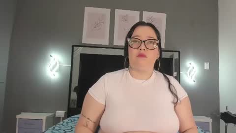 zoe_curvyy online show from July 17, 12:31 pm