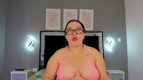 zoe_curvyy online show from June 15, 12:16 pm