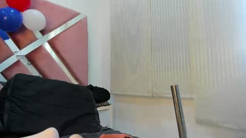 zoe_evaanss_ online show from July 5, 3:07 pm