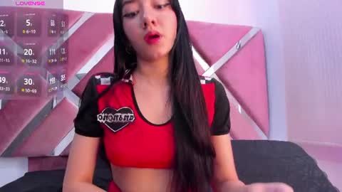 zoe_evaanss_ online show from June 22, 7:22 pm