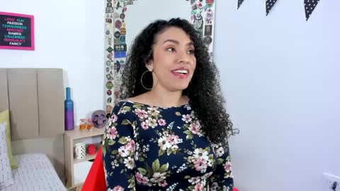 Snapshot of zoe_gruber chatting on January 22, 12:27 am Zoe Gruber online show from January 22, 12:27 am