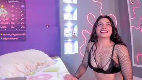 zoe_henderson online show from April 9, 4:48 am