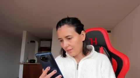 Snapshot of zoe_jeane_beker chatting on February 16, 8:55 pm ZOE online show from February 16, 8:55 pm