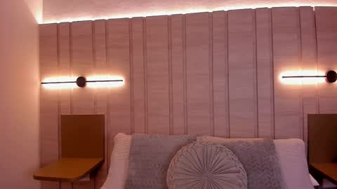 zoe_mhendez online show from February 8, 12:31 pm