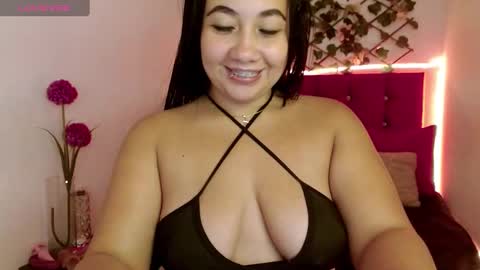 zoe_naughty22 online show from December 14, 4:23 am