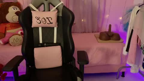 zoe_sullivan_ online show from April 13, 9:32 am