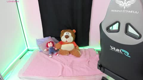 Snapshot of zoe_sullivan_ chatting on December 25, 10:06 am zoe_sullivan_ online show from December 25, 10:06 am