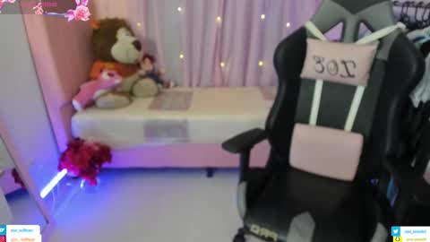 zoe_sullivan_ online show from February 27, 9:20 am