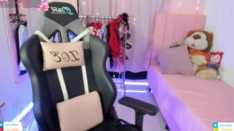 zoe_sullivan_ online show from February 5, 9:34 am