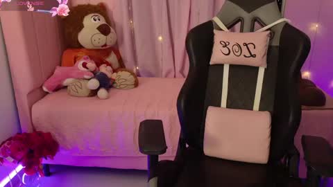 zoe_sullivan_ online show from June 1, 9:11 am