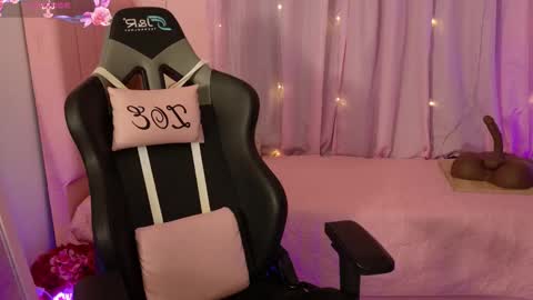 zoe_sullivan_ online show from March 28, 9:42 am