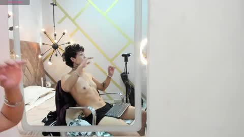 zoe_xox online show from April 22, 8:39 pm