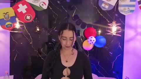 zoee online show from July 10, 11:32 am