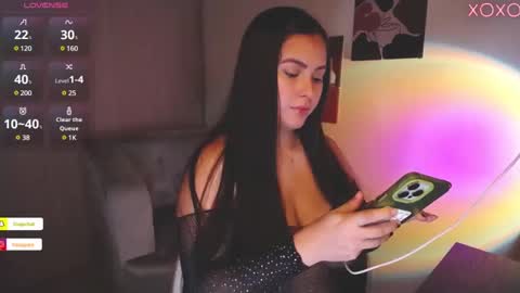 Snapshot of zoebolton1 chatting on December 7, 1:29 pm Zoe Bolton online show from December 7, 1:29 pm