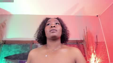 Snapshot of zoee_23 chatting on February 6, 10:36 am Zoe online show from February 6, 10:36 am