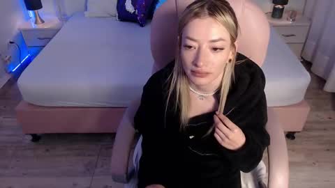 zoe online show from March 3, 7:25 am