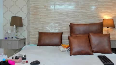 Snapshot of zoeesmitth chatting on December 10, 11:54 am ZoeeSmitth online show from December 10, 11:54 am