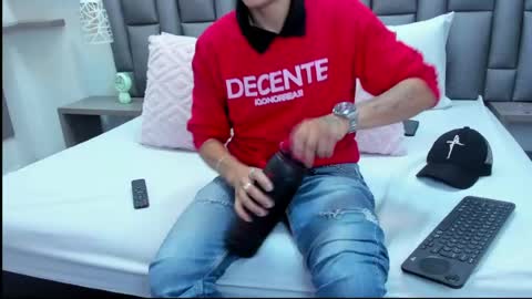 Zoe Krug online show from April 13, 12:28 pm