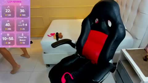 zoemartins1 online show from July 28, 12:12 pm