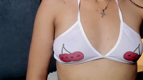 zoesmiitt online show from July 9, 1:57 pm