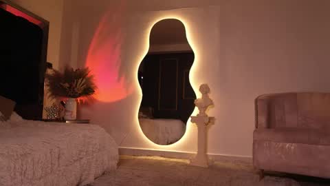 zoevidal_ online show from December 3, 11:56 am