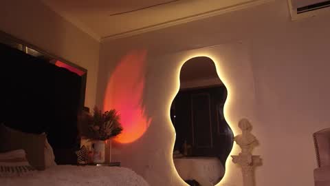 zoevidal_ online show from October 23, 12:11 pm