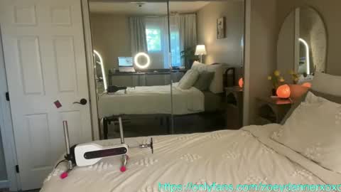 Zoeydanner online show from October 22, 11:10 pm