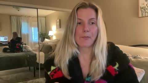 Zoeydanner online show from May 21, 3:04 am