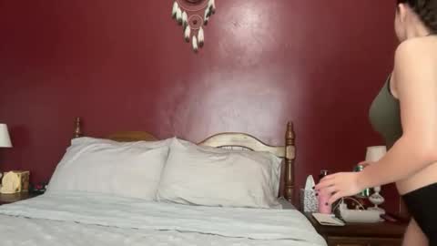 zoeyknowsbest online show from June 4, 8:35 pm