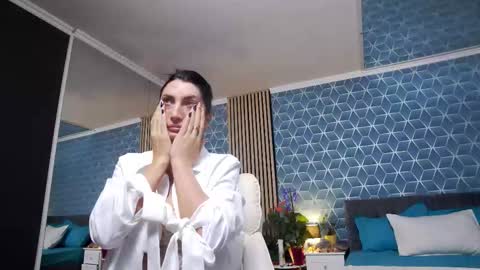 Zoey online show from November 16, 7:03 pm