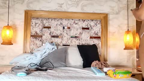 zoley  online show from November 19, 3:06 am