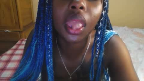 Snapshot of zooee_p chatting on February 10, 4:04 pm Zooe online show from February 10, 4:04 pm