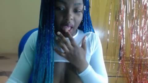 Snapshot of zooee_p chatting on January 28, 3:25 pm Zooe online show from January 28, 3:25 pm