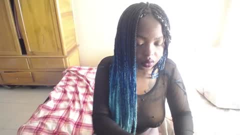 Snapshot of zooee_p chatting on March 5, 2:12 pm Zooe online show from March 5, 2:12 pm