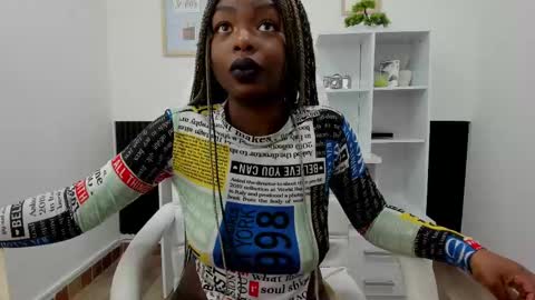 Snapshot of zooee_p chatting on January 8, 11:43 am Zooe online show from January 8, 11:43 am