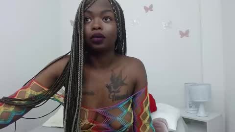 Snapshot of zooee_p chatting on December 22, 1:33 am Zooe online show from December 22, 1:33 am