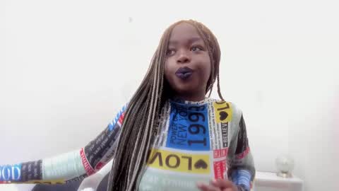 Snapshot of zooee_p chatting on December 7, 11:40 am Zooe online show from December 7, 11:40 am