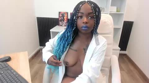 Snapshot of zooee_p chatting on January 15, 11:43 am Zooe online show from January 15, 11:43 am
