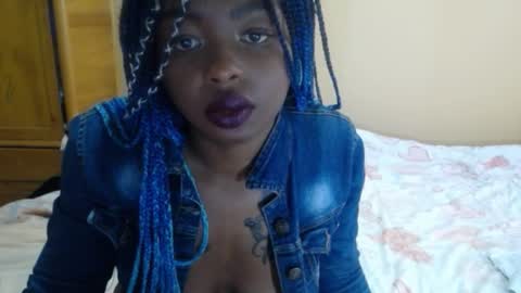 Snapshot of zooee_p chatting on February 7, 5:07 pm Zooe online show from February 7, 5:07 pm