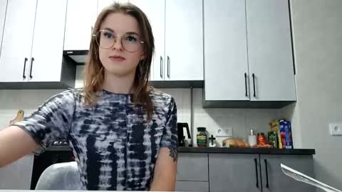 Snapshot of zoriana20 chatting on October 3, 6:46 pm zoriana20 online show from October 3, 6:46 pm