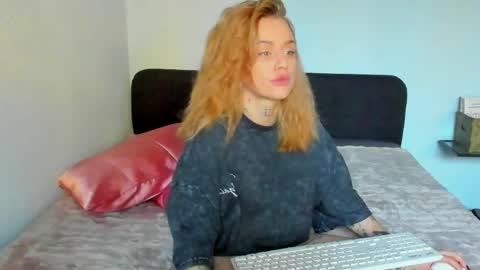 Mia online show from June 3, 4:45 pm