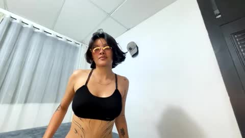 zuzu_angel28 online show from September 12, 2:45 am