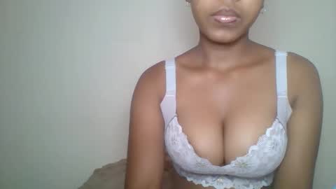 zyraelle_01 online show from May 16, 10:36 am