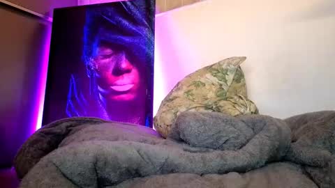 zzarraaa online show from March 18, 9:09 pm