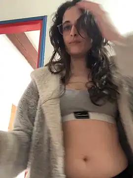 WhiteVenus online show from April 10, 6:08 am